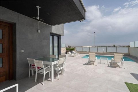 Hus till salu Torrevieja, Alicante, Spanien 3 sovrum, 175 kvm. Nr. 139779 - foto 3