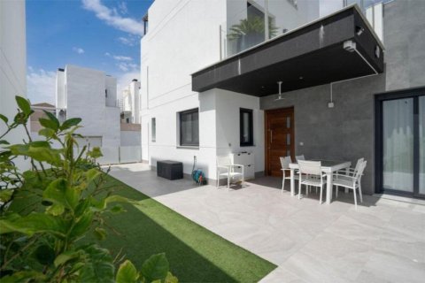 Hus till salu Torrevieja, Alicante, Spanien 3 sovrum, 175 kvm. Nr. 139779 - foto 9