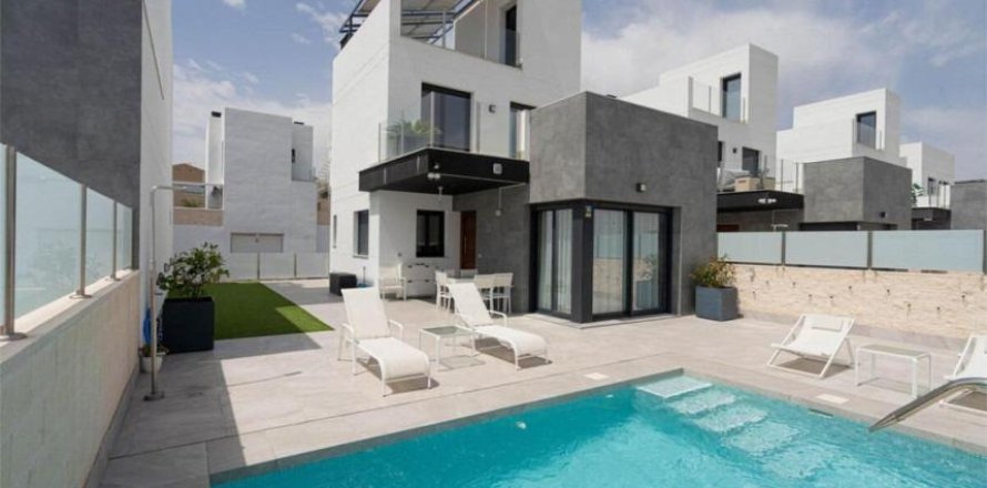 Hus Torrevieja, Alicante, Spanien 3 sovrum, 175 kvm. Nr. 139779