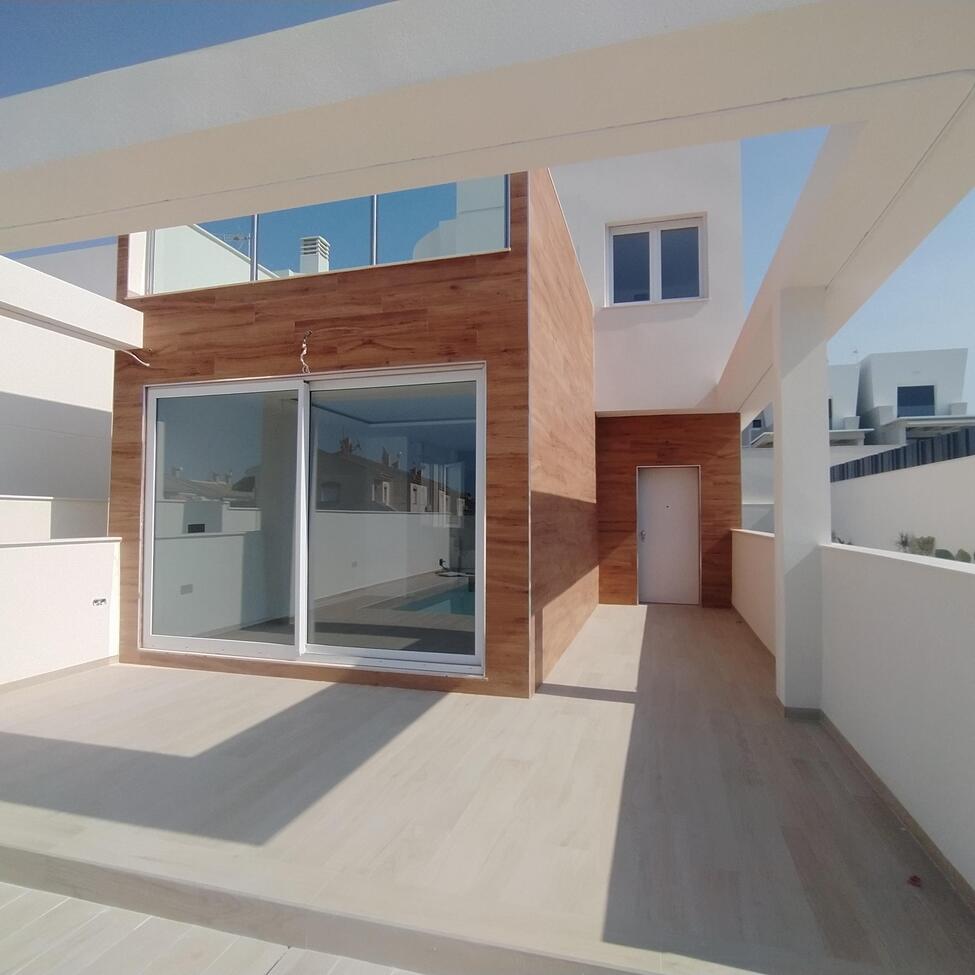 Villa in Torrevieja, Alicante, Spain 3 bedrooms,  No. 139782