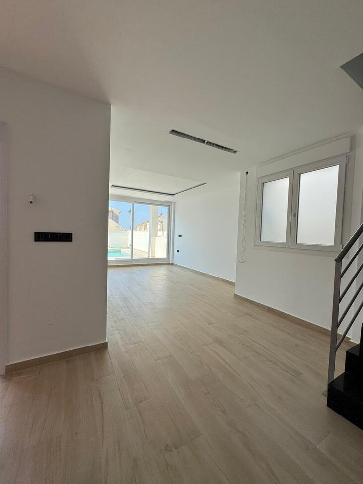 Villa in Torrevieja, Alicante, Spain 3 bedrooms,  No. 139782
