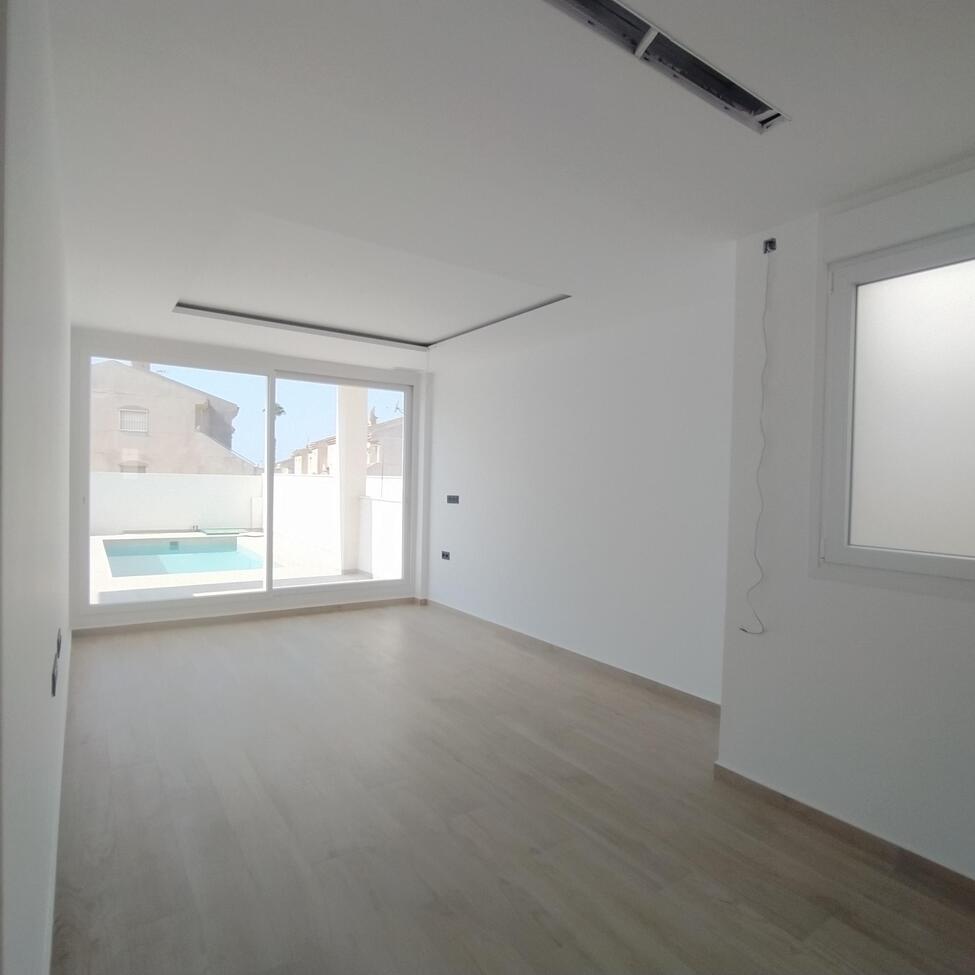 Villa in Torrevieja, Alicante, Spain 3 bedrooms,  No. 139782