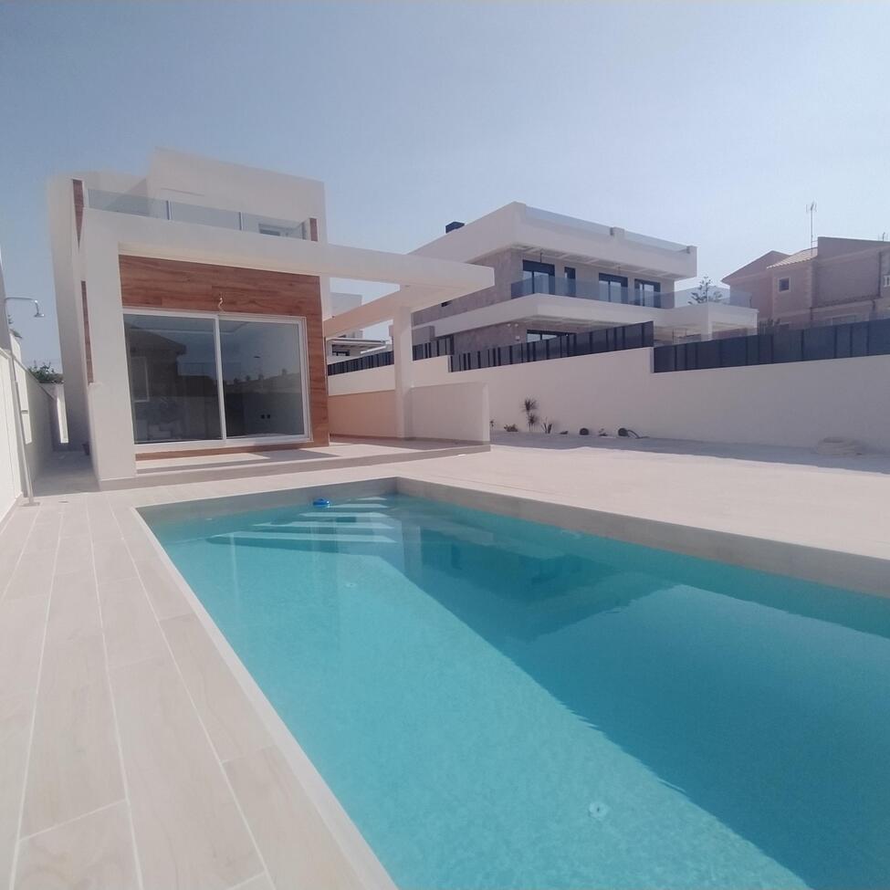 Villa in Torrevieja, Alicante, Spain 3 bedrooms,  No. 139782