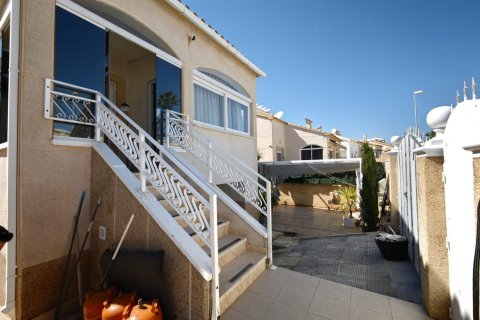 Продажа квартиры в Аликанте, Испания 2 спальни, 115м2 №166009 - фото 3