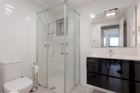 Apartment for sale in Torrevieja, Alicante, Spain 2 bedrooms, 70 sq.m. No. 143811 - photo 14