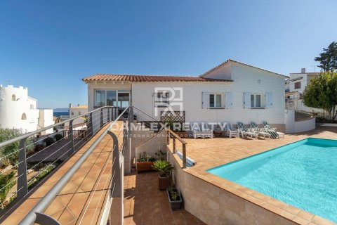 Villa for sale in L'Escala, Girona, Spain 5 bedrooms, 288 sq.m. No. 177164 - photo 20