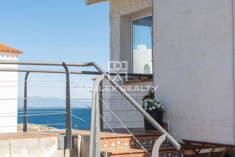 Villa for sale in L'Escala, Girona, Spain 5 bedrooms, 288 sq.m. No. 177164 - photo 4