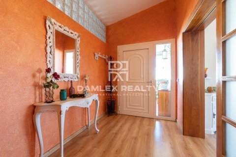 Villa for sale in L'Escala, Girona, Spain 5 bedrooms, 288 sq.m. No. 177164 - photo 13