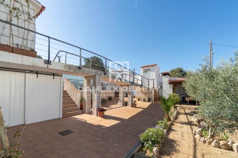 Villa for sale in L'Escala, Girona, Spain 5 bedrooms, 288 sq.m. No. 177164 - photo 25