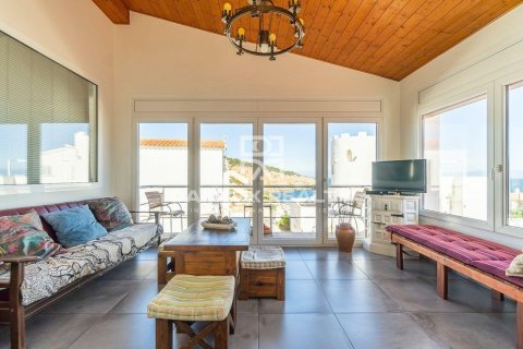 Villa for sale in L'Escala, Girona, Spain 5 bedrooms, 288 sq.m. No. 177164 - photo 6