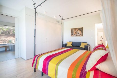 Villa for sale in Alicante, Spain 4 bedrooms, 285 sq.m. No. 152196 - photo 17