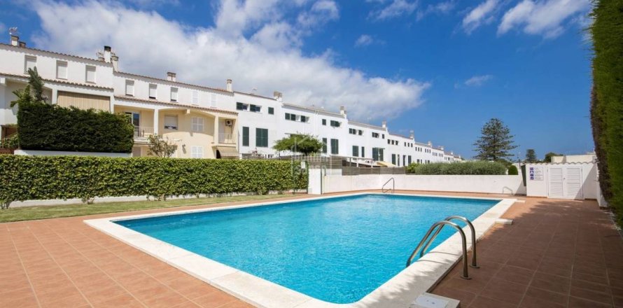 Villetta a schiera a Mahon, Menorca, Spagna 4 camere da letto, 250 mq. N° 144381