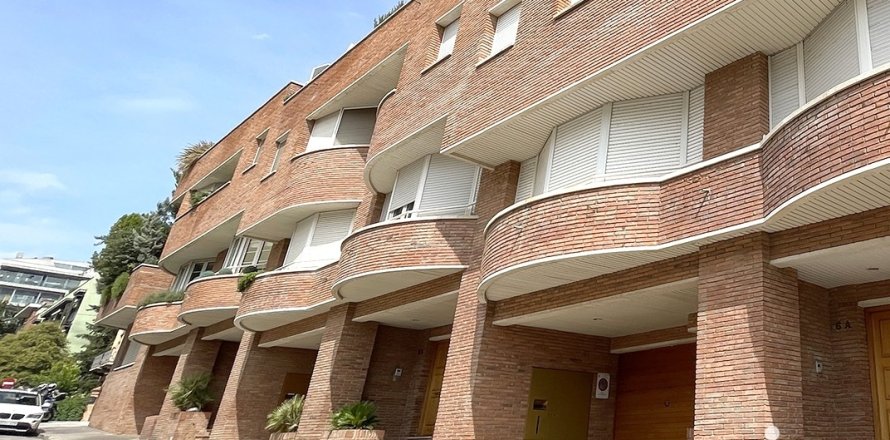 Māja Manresa, Barcelona, Spānijā 4 istabas, 446 m2 Nr. 152906