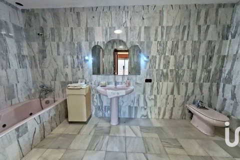 Продажа виллы в Лерида, Испания 6 спален, 505м2 №185569 - фото 23