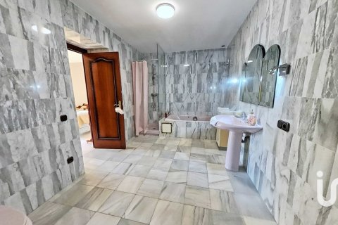 Продажа виллы в Лерида, Испания 6 спален, 505м2 №185569 - фото 13