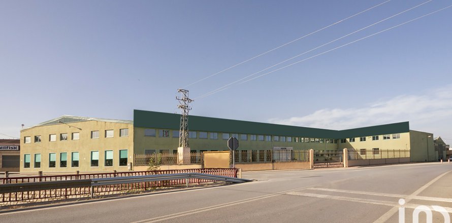 Commercial property in Granada, Spain 3709 sq.m. No. 154221