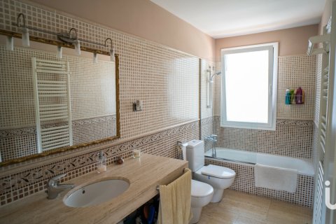 Продажа дома в Премия де Мар, Барселона, Испания 6 спален, 544м2 №154219 - фото 18