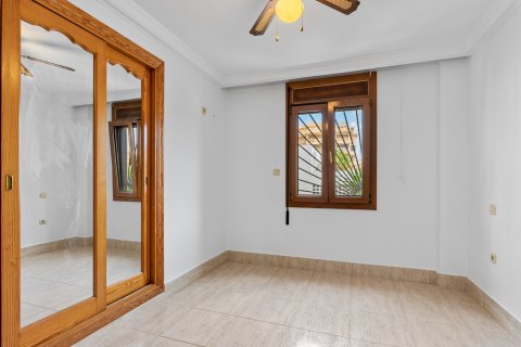 Продажа квартиры в Гуардамар-дель-Сегура, Аликанте, Испания 3 спальни, 82м2 №118920 - фото 20