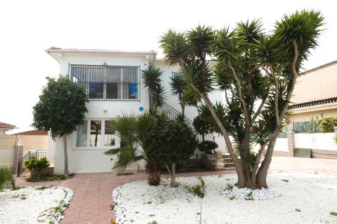 Villa till salu i Pinar De Campoverde, Alicante, Spanien 6 sovrum, 350 kvm. Nr. 154809 - foto 2