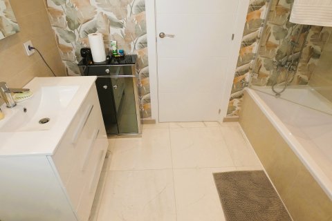 Villa till salu i Pinar De Campoverde, Alicante, Spanien 6 sovrum, 350 kvm. Nr. 154809 - foto 20