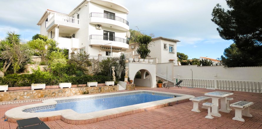 Villa i Pinar De Campoverde, Alicante, Spanien 6 sovrum, 350 kvm. Nr. 154809