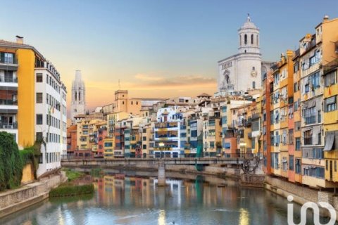 Apartament w Girona, Hiszpania 3 sypialnie, 152 mkw. nr 153242 – zdjęcie 19