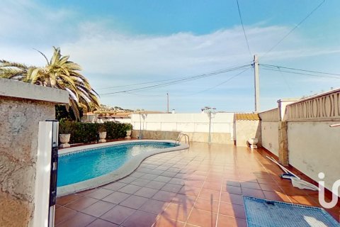 Продажа дома в Эль-Вендрель, Таррагона, Испания 6 спален, 239м2 №153239 - фото 3