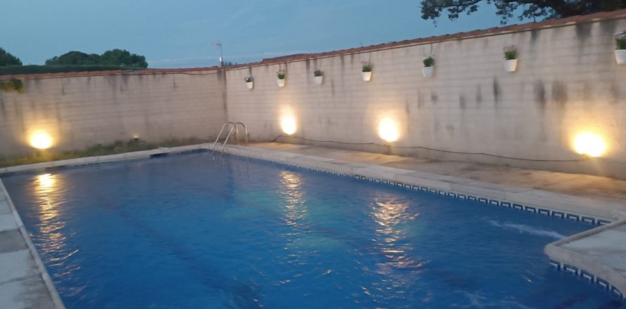 Hus i Spanien 4 sovrum, 183 kvm. Nr. 153241