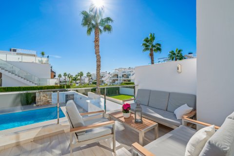 Bungalow Torrevieja, Alicante, Hiszpania 3 sypialnie, 135 mkw. nr 140032 – zdjęcie 24