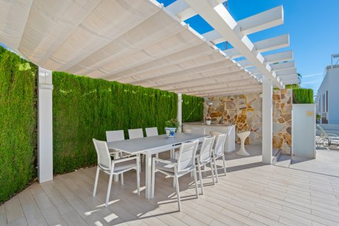 Bungalow Torrevieja, Alicante, Hiszpania 3 sypialnie, 135 mkw. nr 140032 – zdjęcie 27