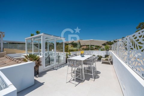 Kaupunkipientalo myytävänä Benahavis, Malaga, Espanja, 3 makuuhuonetta, 212 m2 No. 158311 - kuva 14