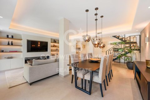 Kaupunkipientalo myytävänä Benahavis, Malaga, Espanja, 3 makuuhuonetta, 212 m2 No. 158311 - kuva 2