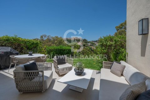 Kaupunkipientalo myytävänä Benahavis, Malaga, Espanja, 3 makuuhuonetta, 212 m2 No. 158311 - kuva 5