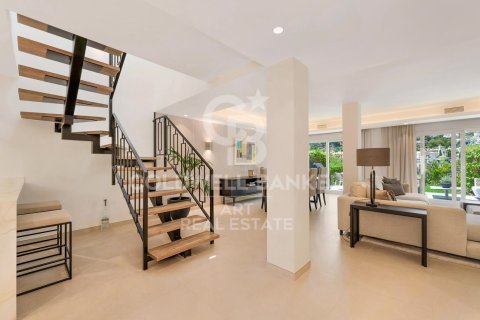 Kaupunkipientalo myytävänä Benahavis, Malaga, Espanja, 3 makuuhuonetta, 212 m2 No. 158311 - kuva 4