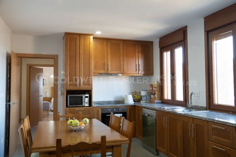 House for sale in Marin, Pontevedra, Spain 8 bedrooms, 543 sq.m. No. 157171 - photo 9