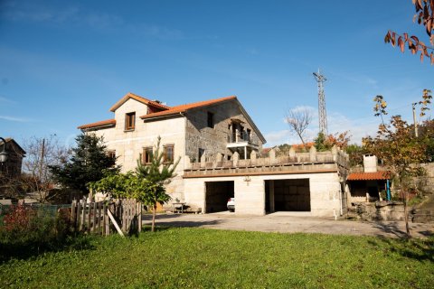 House for sale in Marin, Pontevedra, Spain 8 bedrooms, 543 sq.m. No. 157171 - photo 2