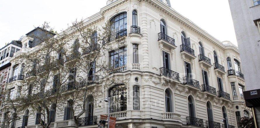 Apartment in Madrid, Spain 3 bedrooms, 161 sq.m. No. 157169