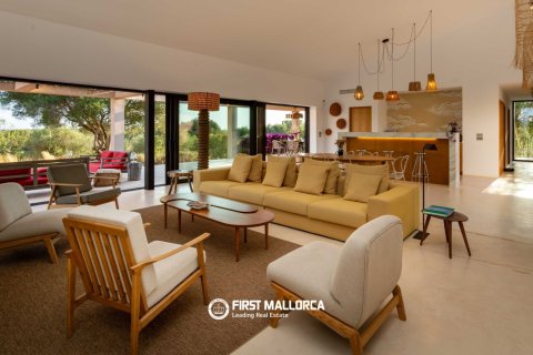 Finca for sale in Ses Salines, Mallorca, Spain 5 bedrooms, 407 sq.m. No. 181779 - photo 5