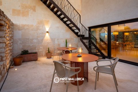 Finca for sale in Ses Salines, Mallorca, Spain 5 bedrooms, 407 sq.m. No. 181779 - photo 11