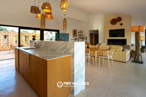 Finca for sale in Ses Salines, Mallorca, Spain 5 bedrooms, 407 sq.m. No. 181779 - photo 7
