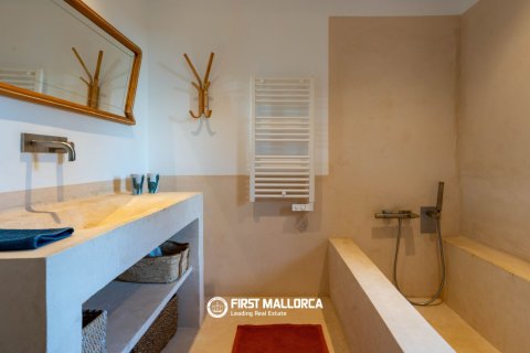 Finca for sale in Ses Salines, Mallorca, Spain 5 bedrooms, 407 sq.m. No. 181779 - photo 18