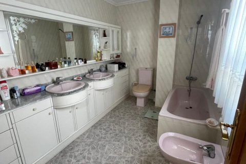 Apartment for sale Torrevieja, Alicante, Spain 4 bedrooms, 200 sq.m. No. 115423 - photo 16