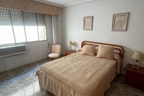 Apartment for sale Torrevieja, Alicante, Spain 4 bedrooms, 200 sq.m. No. 115423 - photo 15