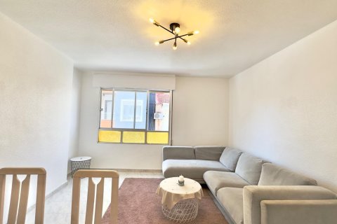 Apartamento en venta en Torrevieja, Alicante, España 3 dormitorios, 95 m2 No. 188527 - foto 2
