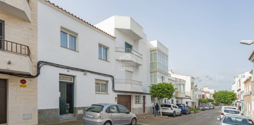 Radhus i Es Castell, Menorca, Spanien 2 sovrum, 149 kvm. Nr. 146531