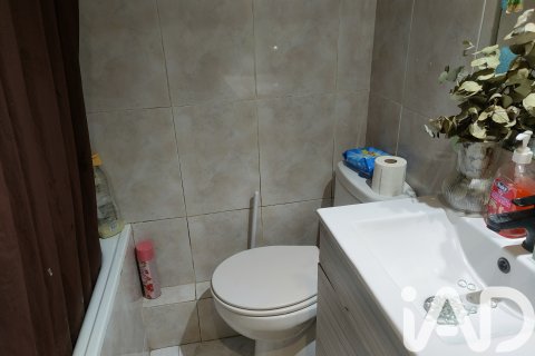 Apartment à vendre à Montcada i Reixac, Barcelona, Espagne, 2 chambres, 53 m2 No. 185266 - photo 5