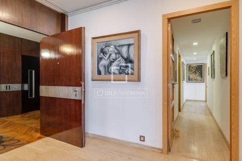 Apartment à vendre à Barcelona, Espagne, 5 chambres, 216 m2 No. 195618 - photo 14