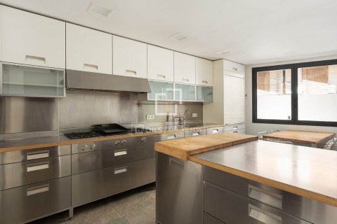 Huvila myytävänä Barcelona, Espanja, 6 makuuhuonetta, 422 m2 No. 195612 - kuva 11