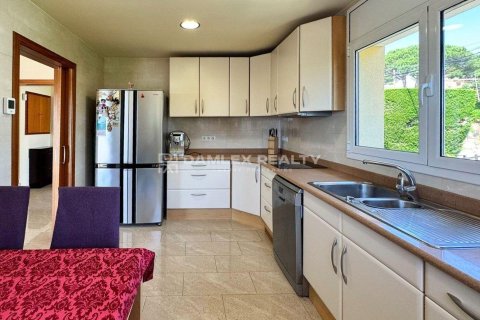 Продажа дома в Пладжа-де-Аро, Герона, Испания 6 спален, 459м2 №181918 - фото 16