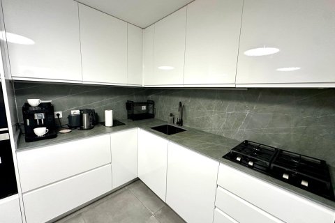 Apartment for sale in Alicante, Spain 4 bedrooms, 144 sq.m. No. 181644 - photo 24